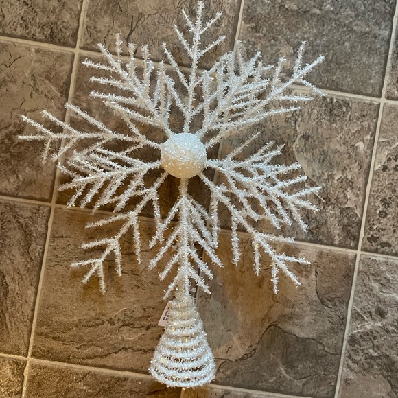 Sparkling White Snowflake Tree Topper - Picture 2 of 6